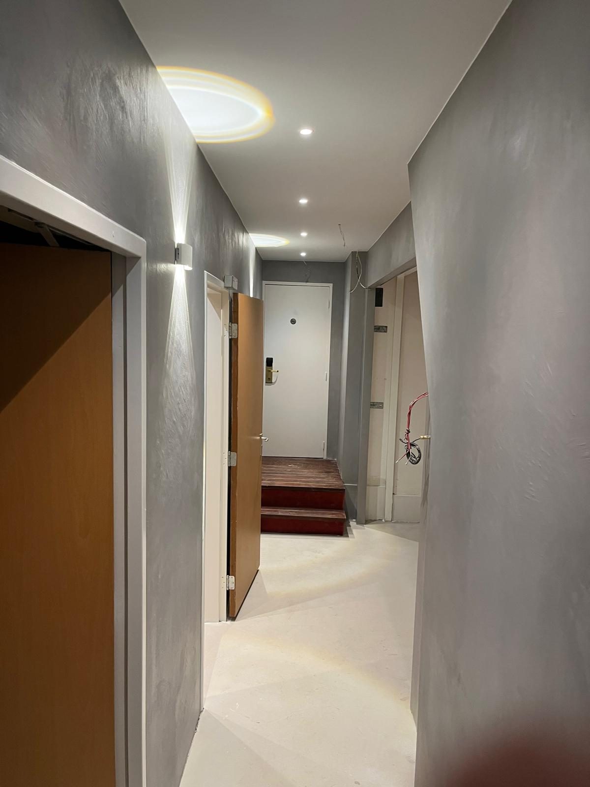 Microcement wandafwerking (beton ciré) — badkamer detail
